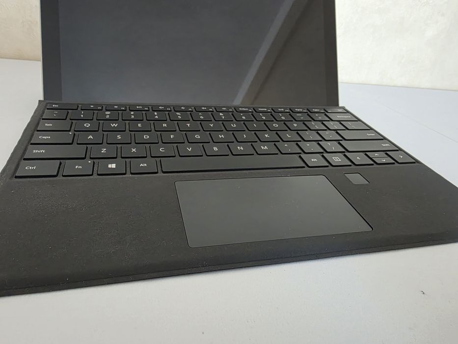 Microsoft Surface Pro 2017 -  i7