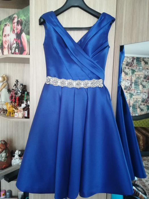 Нарядные платья и костюмы