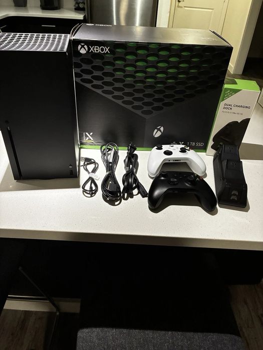 Xbox series X + 2 геймпада