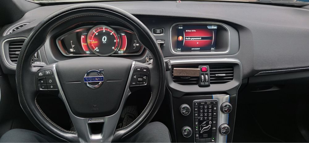 VOLVO V40  R Design