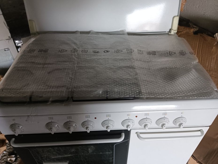 Vând aragaz  marca buna