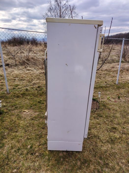 Vând vitrina frigorifica