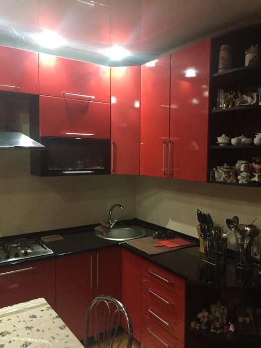 Кухня стильна большая