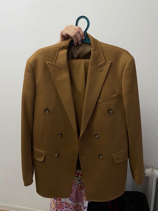 Сатылады кастюм екеуі 20мың теңге