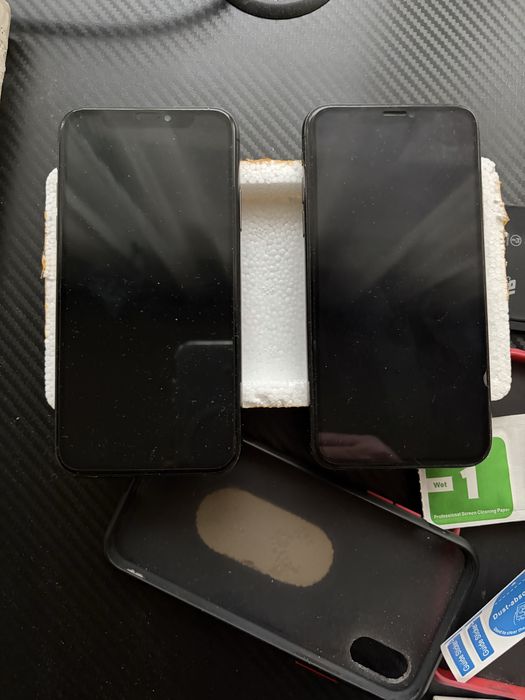 2 броя iPhone X с всички аксесоари( единия за части)