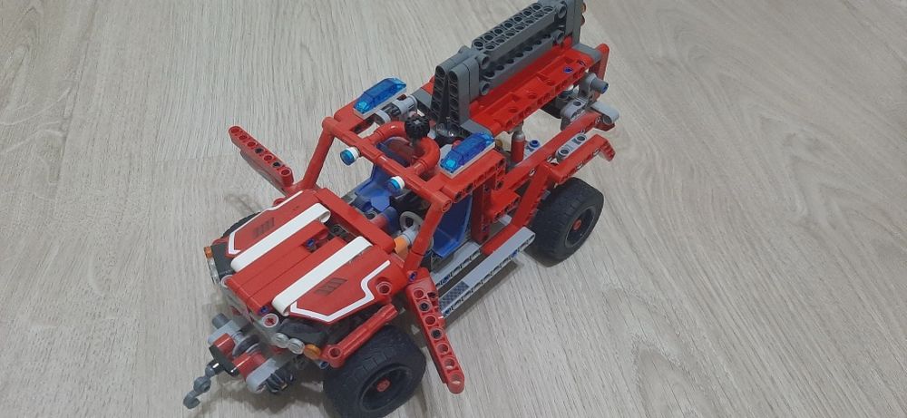 Продам оригинальный лего техник 42075