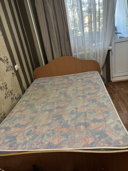 Продам кровать б/у полуторка ,в хорошем состоянии ,имеются ящички