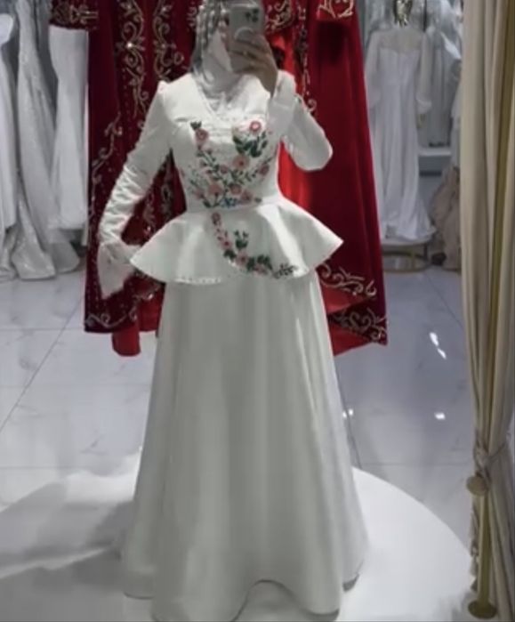 Национальное платье с вышивкой