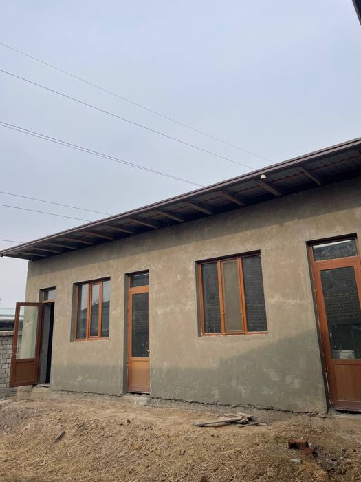 Назарбек харакатда 2,7 сотих 4 хона ошхона падвал сув свет газ бор