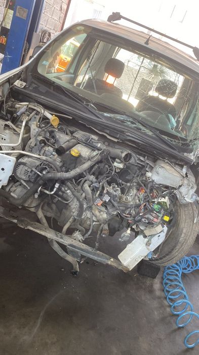 Dezmembrez Renault Kangoo 1.5 diesel 2010