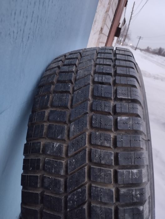 Шина на внедорожник.