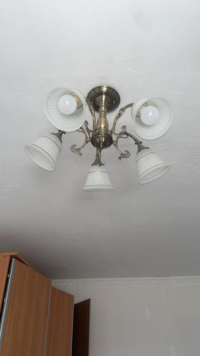 Продается люстра