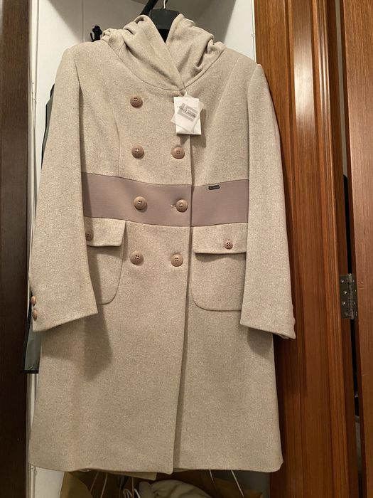 Вълнено бежово палто