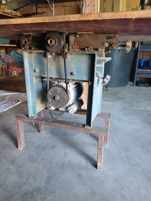 Masă de tâmplărie cu circular și abric (utilaj combinat, motor electric)