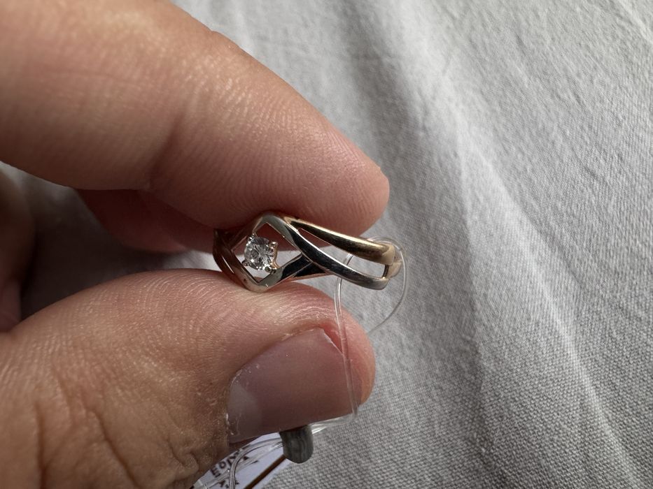 Продам кольцо золотое