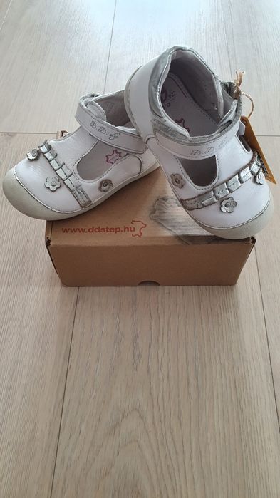 DDSTEP Pantofi decupati albi fete Nr 24 piele super comozi Curier OLX