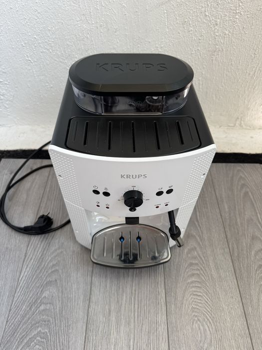 Компактен Кафеавтомат Krups Essential EA8105 (15 Bar, Метална мелачка, Еспресо), Кафемашина