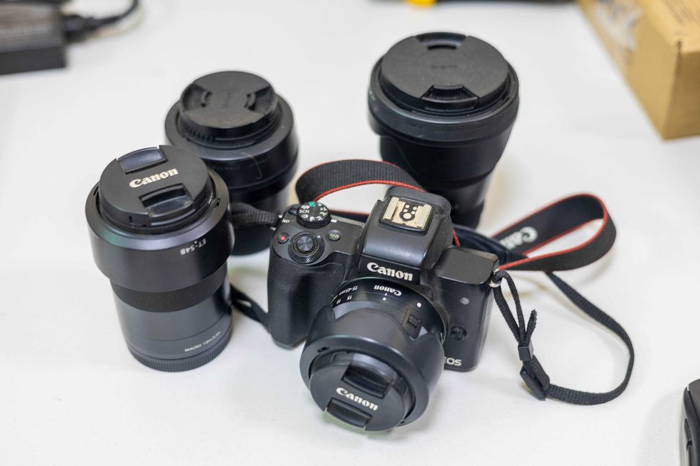 цифровая кмера Canon M50 с комплектом обьективов