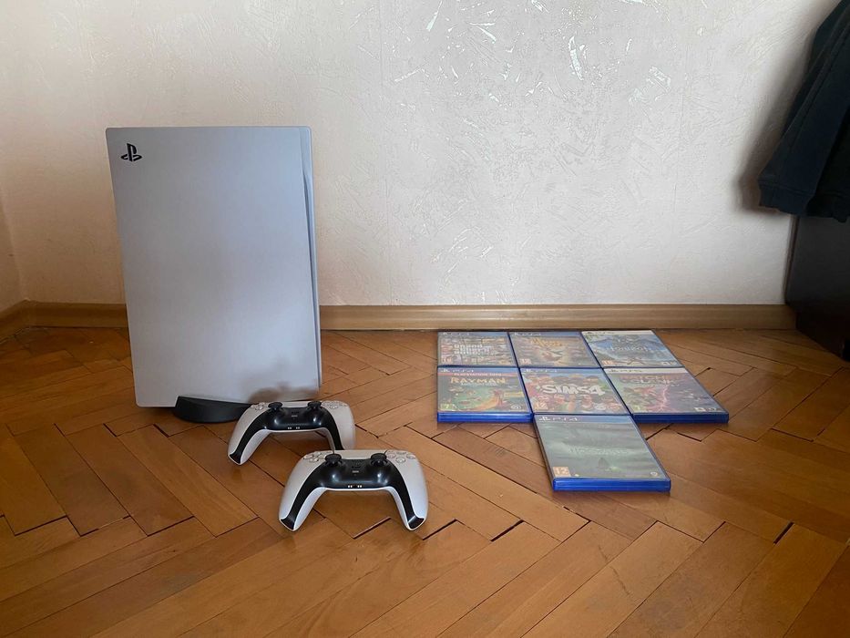 PlayStation 5 Disc Edition 1TB+ 2 Dual Sence controlers + 8 игри