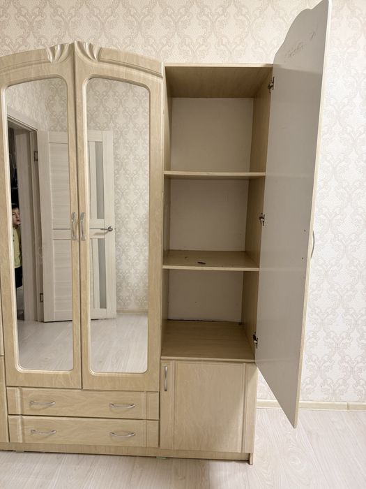 Продам спальный гарнитур