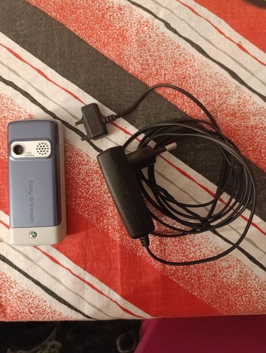 Sony Ericsson K310i funcțional și cu încărcător original