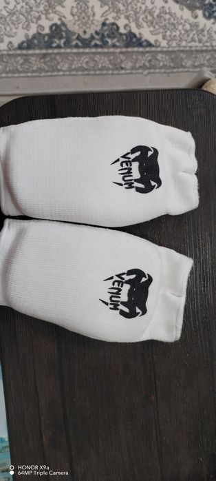 Продается перчатка размер L.