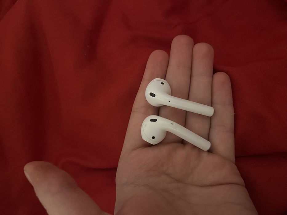 Продавам Apple Airpods 2