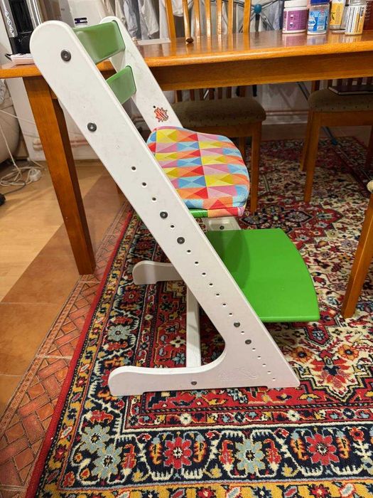 Детский стул деревянный, для ребенка от 3 до 8 лет.