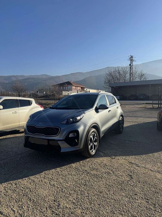 Kia Sportage в перфектно състояние. Нови зимни и летни гуми. Обслужвана стриктно. Регистрирана.