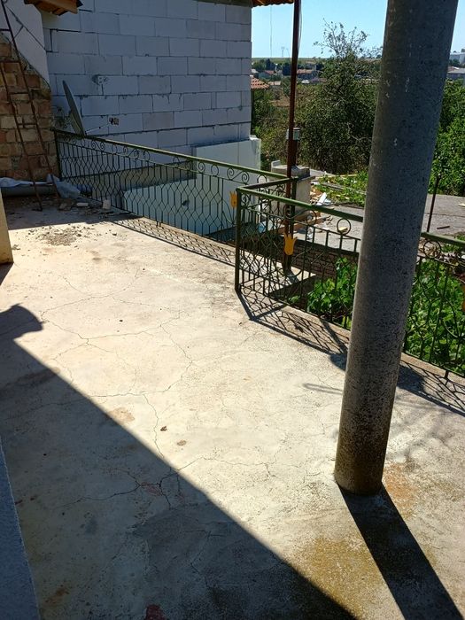 Къща с двор с.Изворско