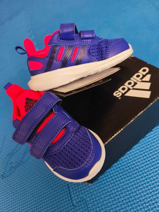 Adidas маратонки 21 номер