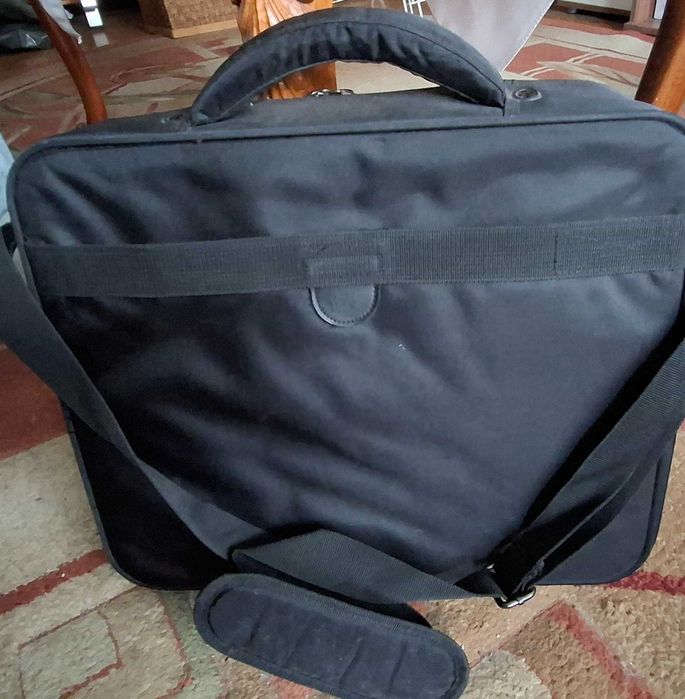 Geantă laptop Acme 15–16 inch – stare foarte bună