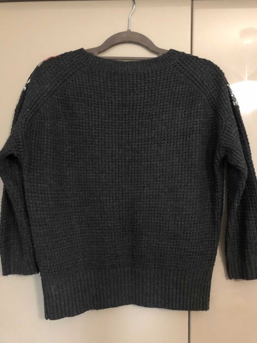 Дамски пуловер с пайети Guess - размер S