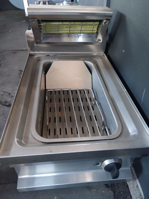 Vând aparat menținut cartofi la cald