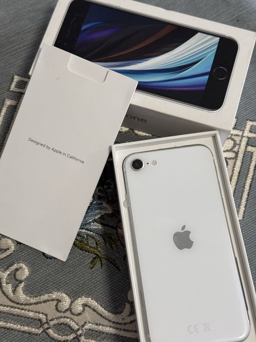 Продаю iPhone SE2020