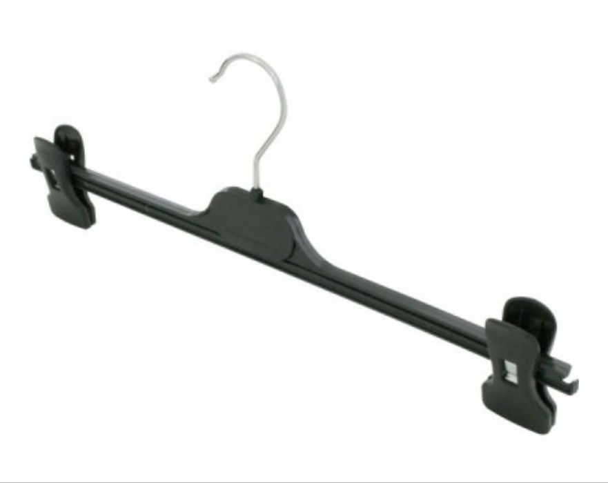 Пластмасови закачалки за дрехи и панталони