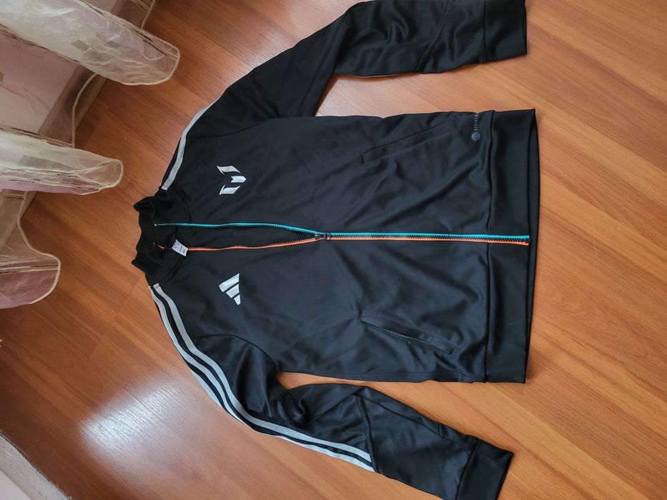 Юношески спортен екип на Меси