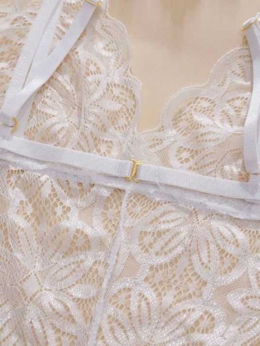 Бяло дантелено секси бельо, размер S - 15 лв.