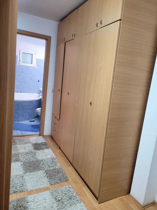 Proprietar, inchiriez apartament 3 cam, decomandat, bilateral, 2 bai, 77 mp, mobilat si utilat, centrala, Craiova-George Enescu, str. Dimbovita, et.3