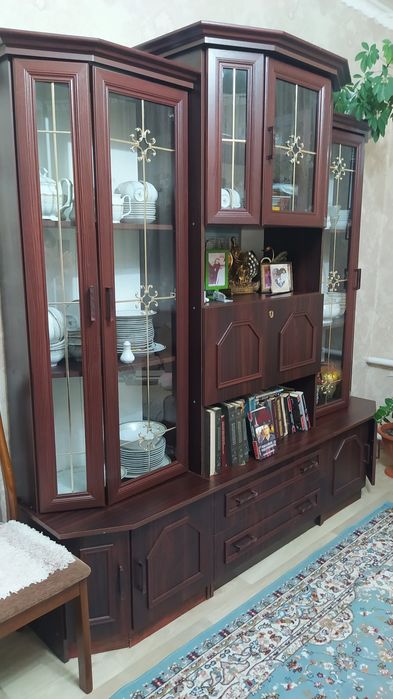 Посудный шкаф в зал