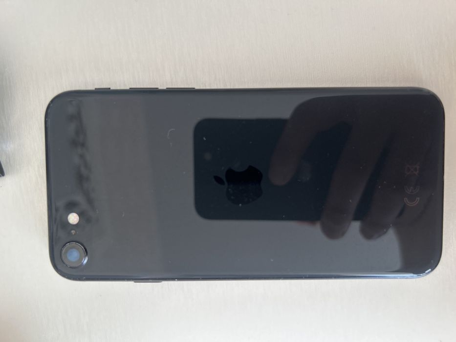 Aйфон SE 2020 64 гб