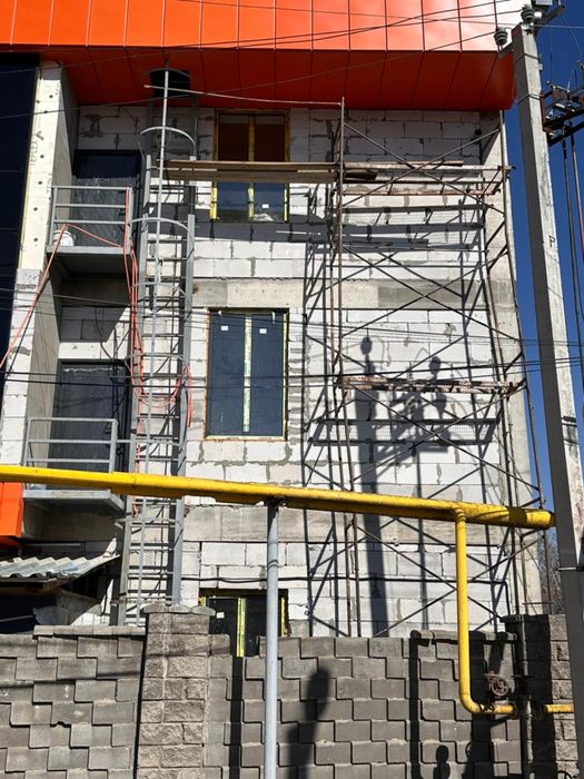 Домкрат, фанера опалубка, строительные леса район ГРЭС