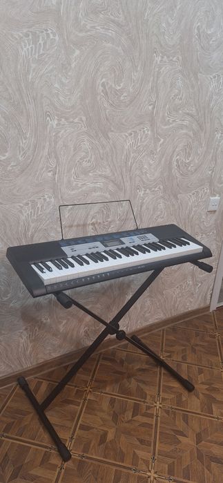 Синтезатор Casio LK-136K7