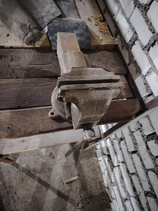 Продам тисы слесарные