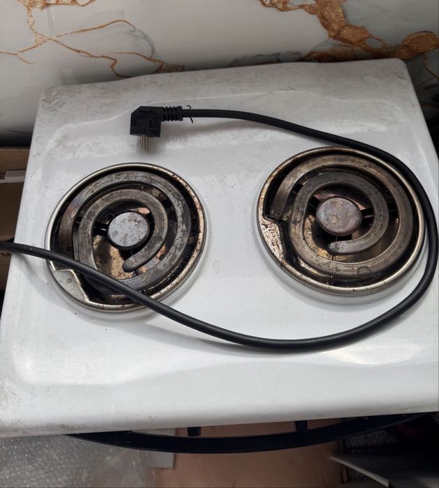 Продам электро-плиту