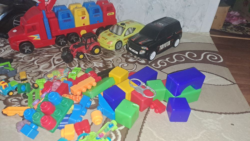 Продам машинки конструктор для мальчика