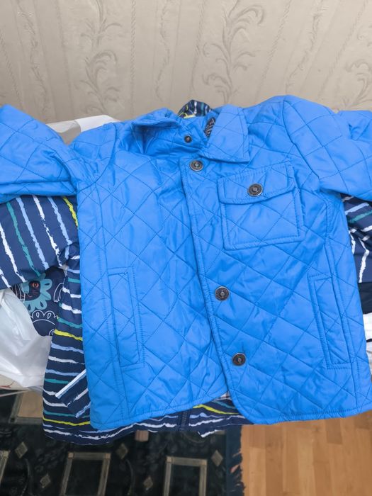 Продам на мальчика куртки