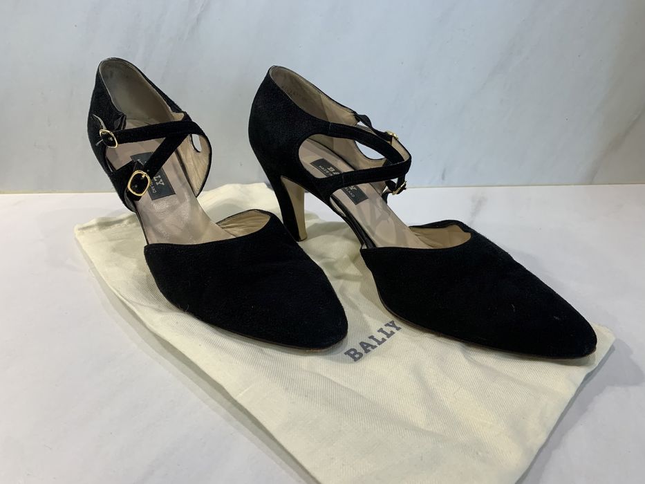 Bally дамски велурени обувки на нисък ток