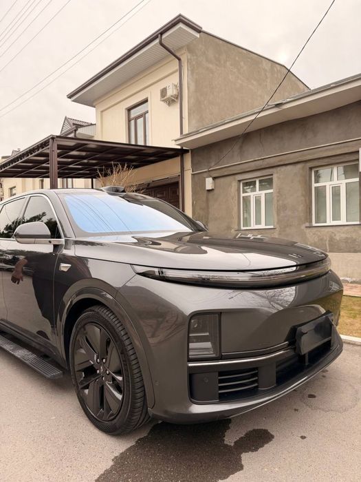 Lixiang Li 7 Ultra 2024 Мокрый асфальт пробег 28000