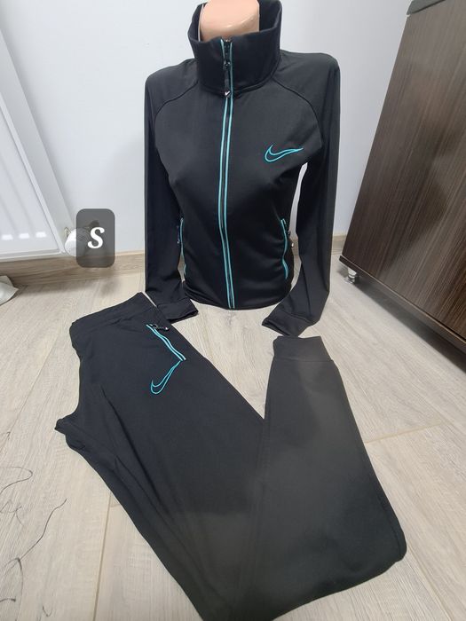 Trening dama, sigla cusuta